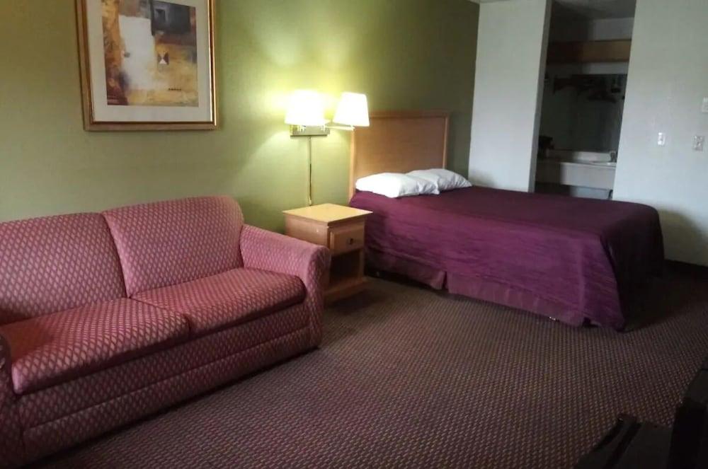 Centralia Inn photo 3