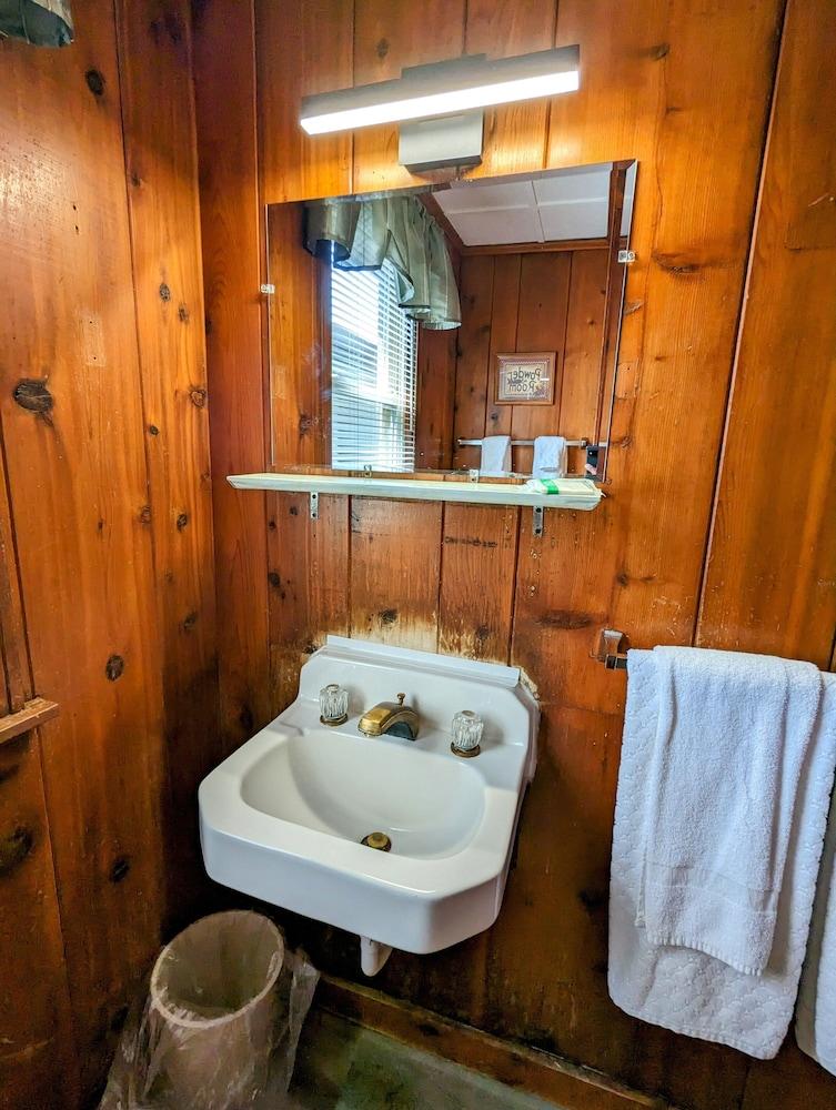 Riverside Motel photo 65