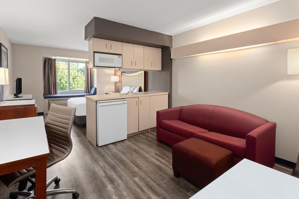 Americas Best Value Inn & Suites Racine photo 28