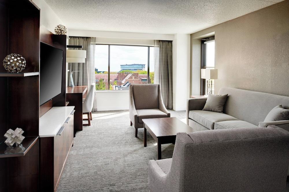 Marriott East Lansing at University Place photo 20
