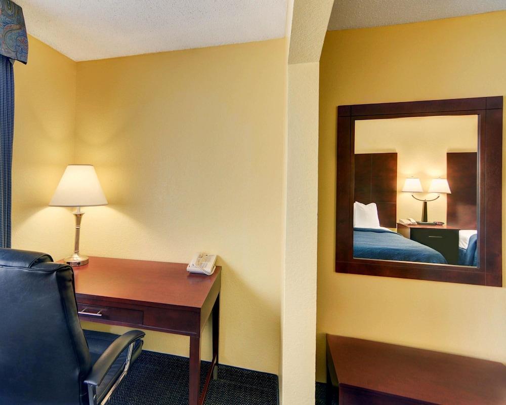 Quality Inn & Suites Grand Prairie South photo 14