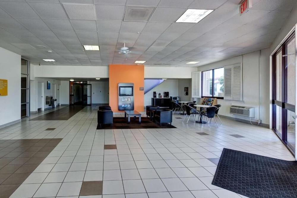 Executive Inn & Suites photo 21