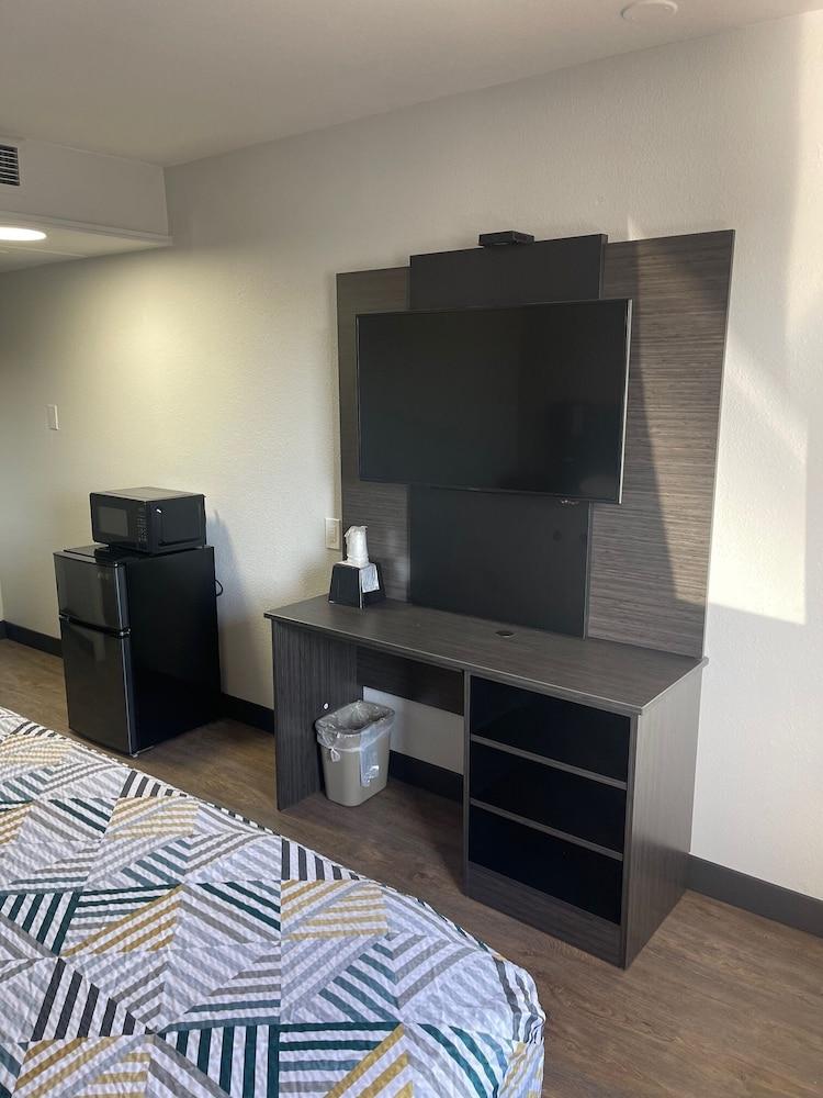 Motel 6 Wichita, KS photo 13