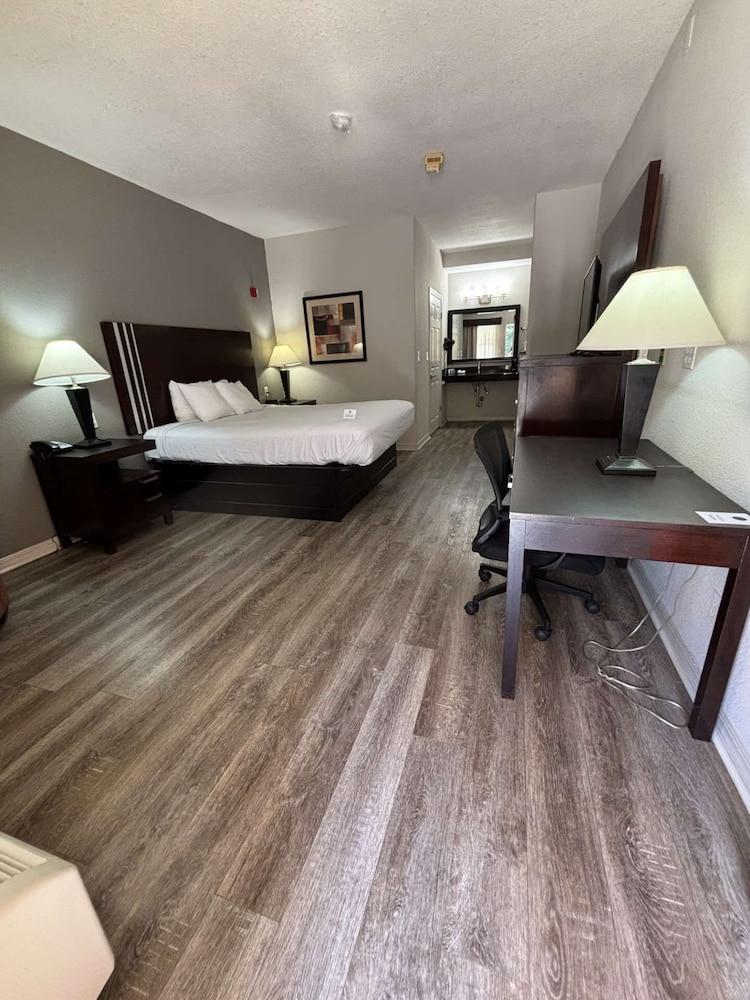 Americas Best Value Inn Monroe photo 11