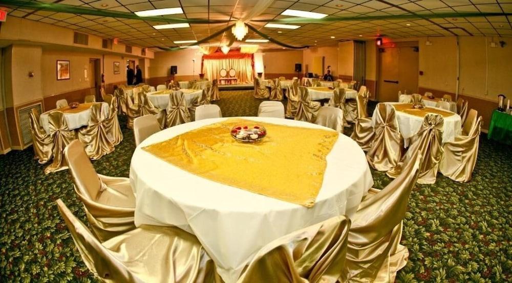 Columbus Grand Hotel & Banquet Center photo 21