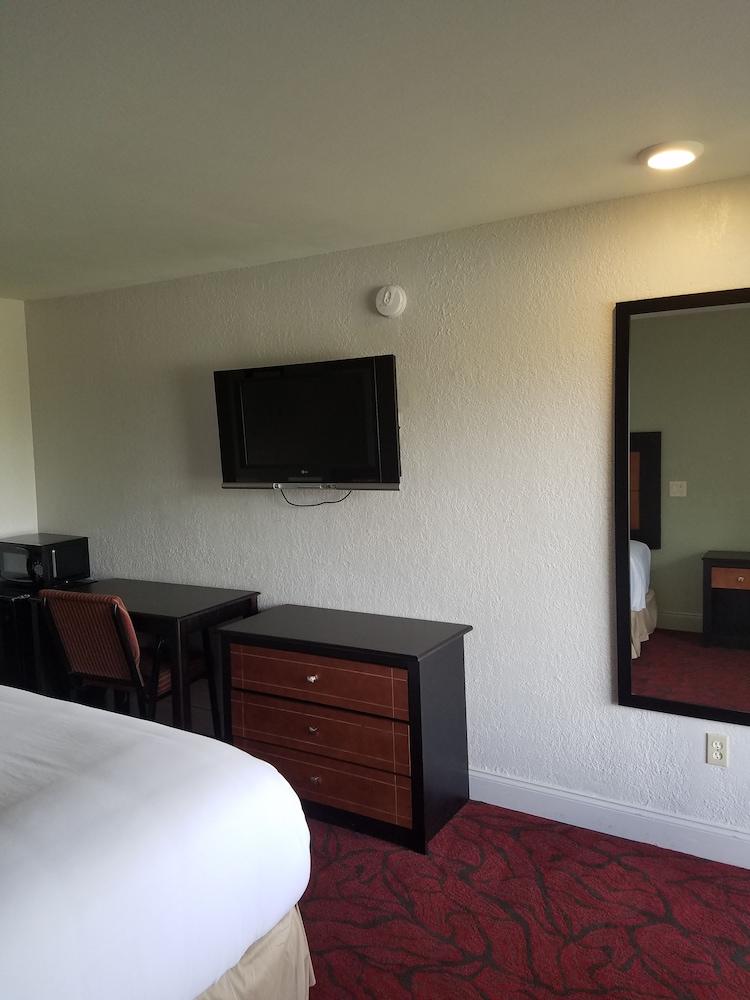 Budget Inn photo 12