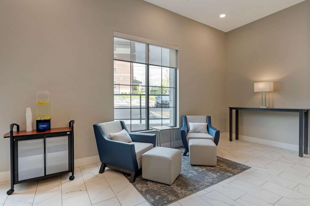 Comfort Suites Cincinnati University - Downtown photo 3