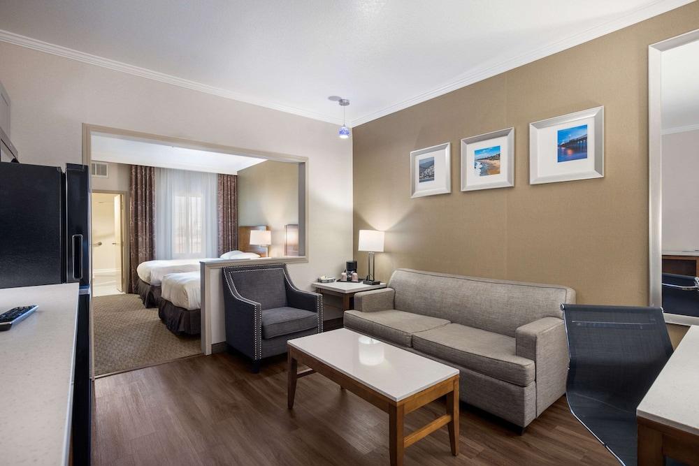 MainStay Suites John Wayne Airport by Choice Hotels photo 40