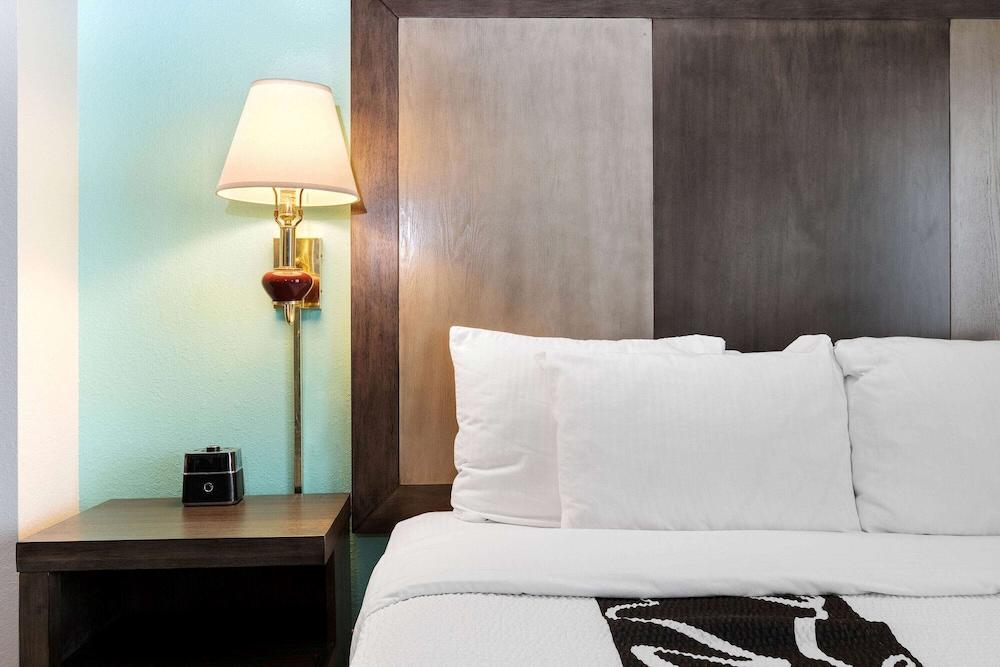 La Quinta Inn & Suites by Wyndham Omaha Airport Downtown photo 6