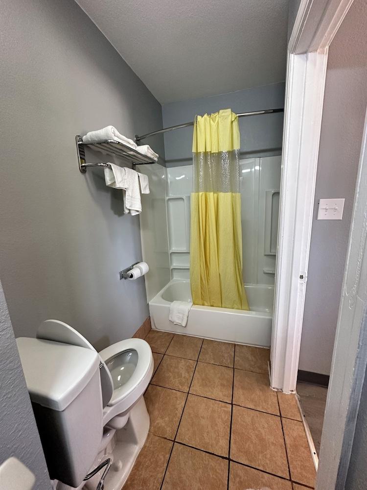 Budget Inn Magnolia photo 14