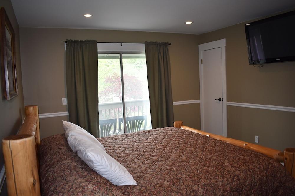 Lake George Diamond Cove photo 51