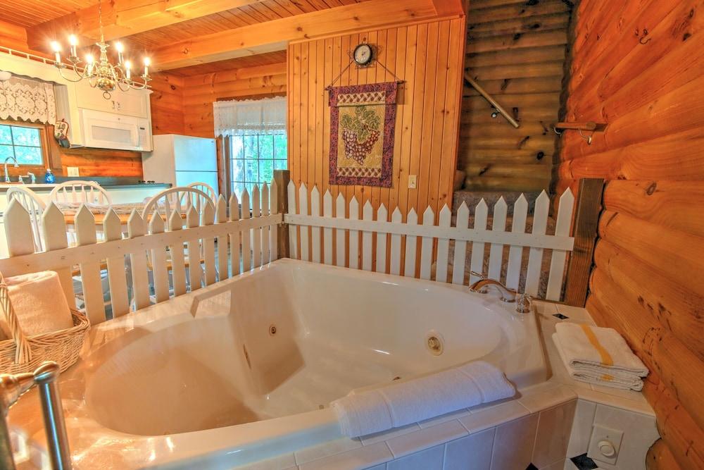 Cricket Hill Lodge & Cabins photo 86