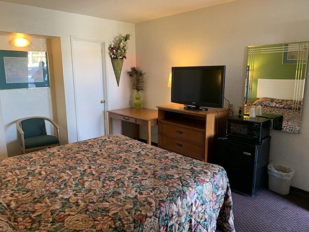 Budget Inn and Suites El Centro photo 12