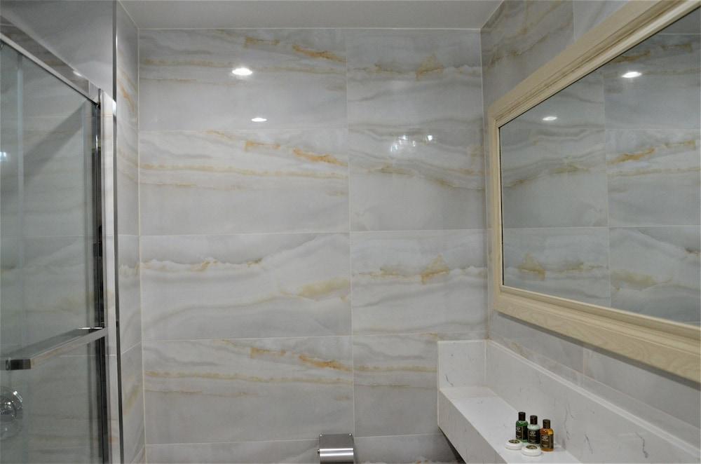 Lic Plaza Hotel photo 15