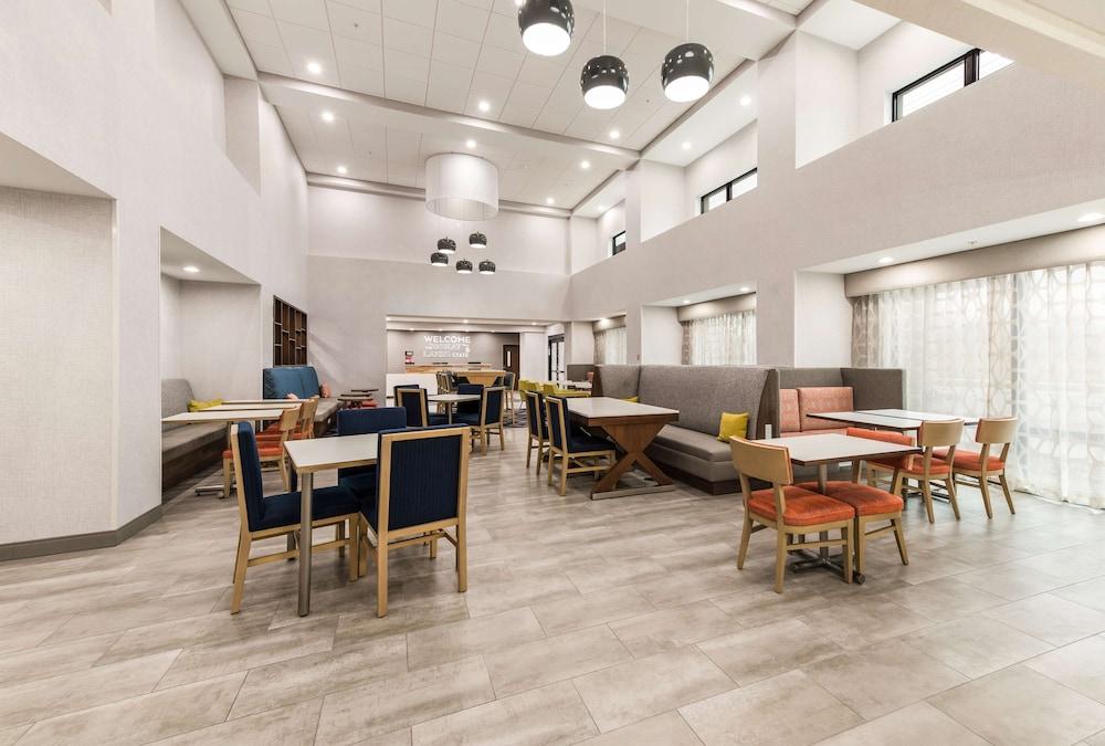 Hampton Inn & Suites Benton Harbor photo 32