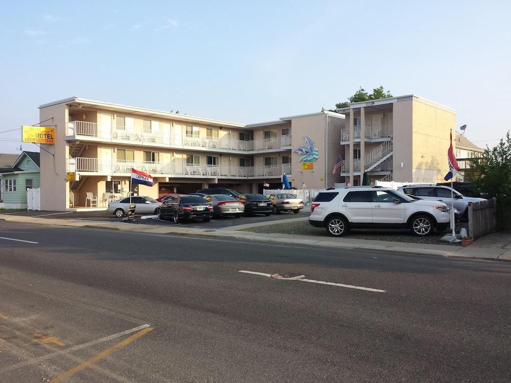 Bay Breeze Motel photo 24