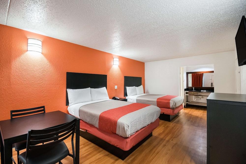 Motel 6 Houston, TX - Brookhollow photo 7
