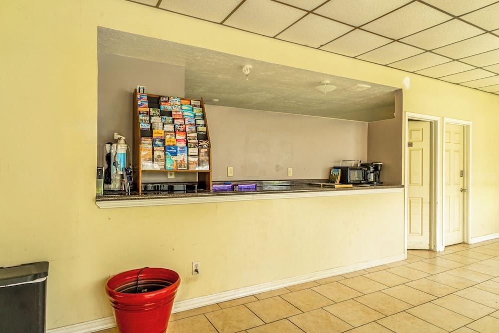 Economy Inn By OYO Livingston TX Hwy 59 photo 10