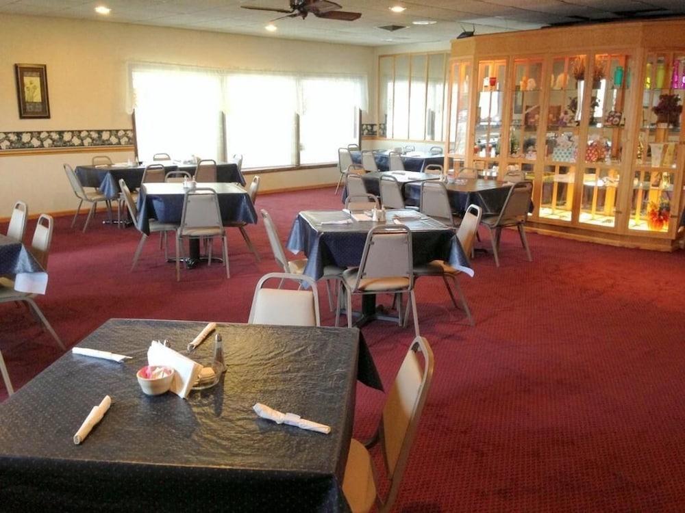 Cedar Inn photo 18