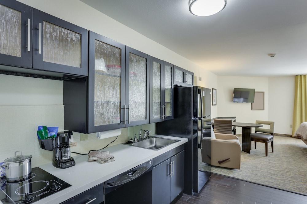 Candlewood Suites College Station At University by IHG photo 4