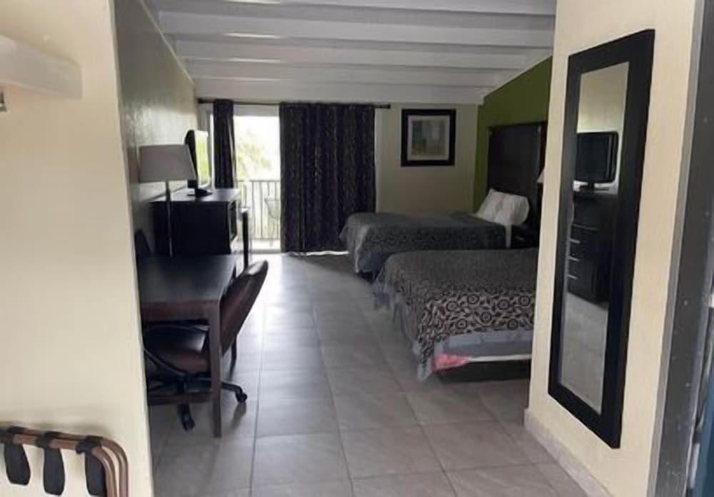 Regency Inn photo 6