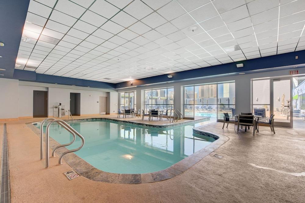 Sapphire Skyline Premium Suite photo 2