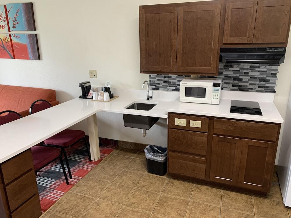 Sandalwood Studios & Suites photo 4