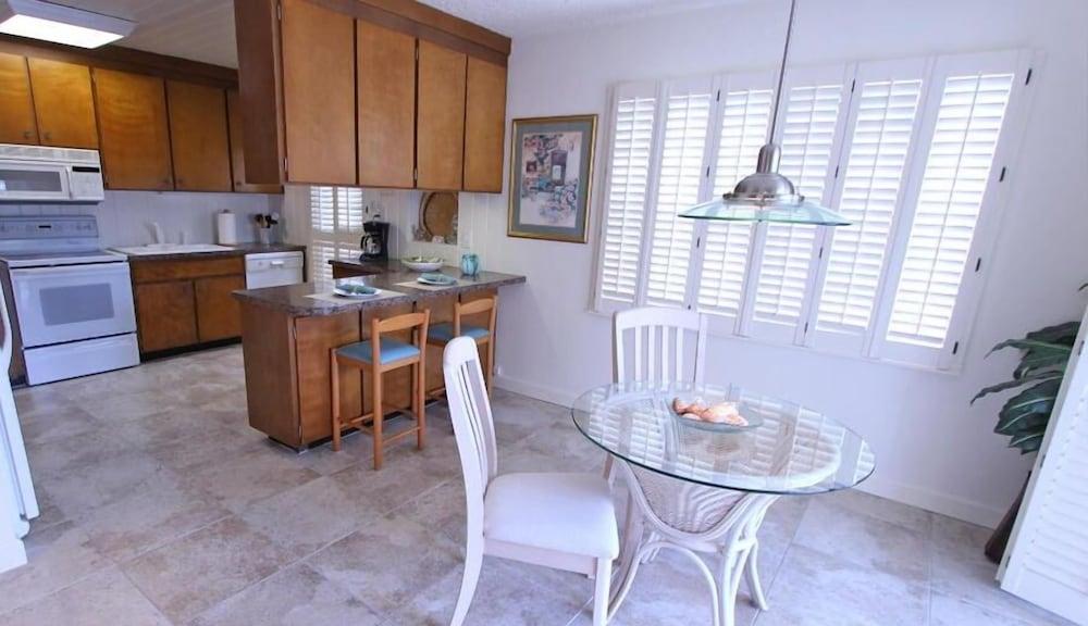 Beachouse Inn & Suites photo 12