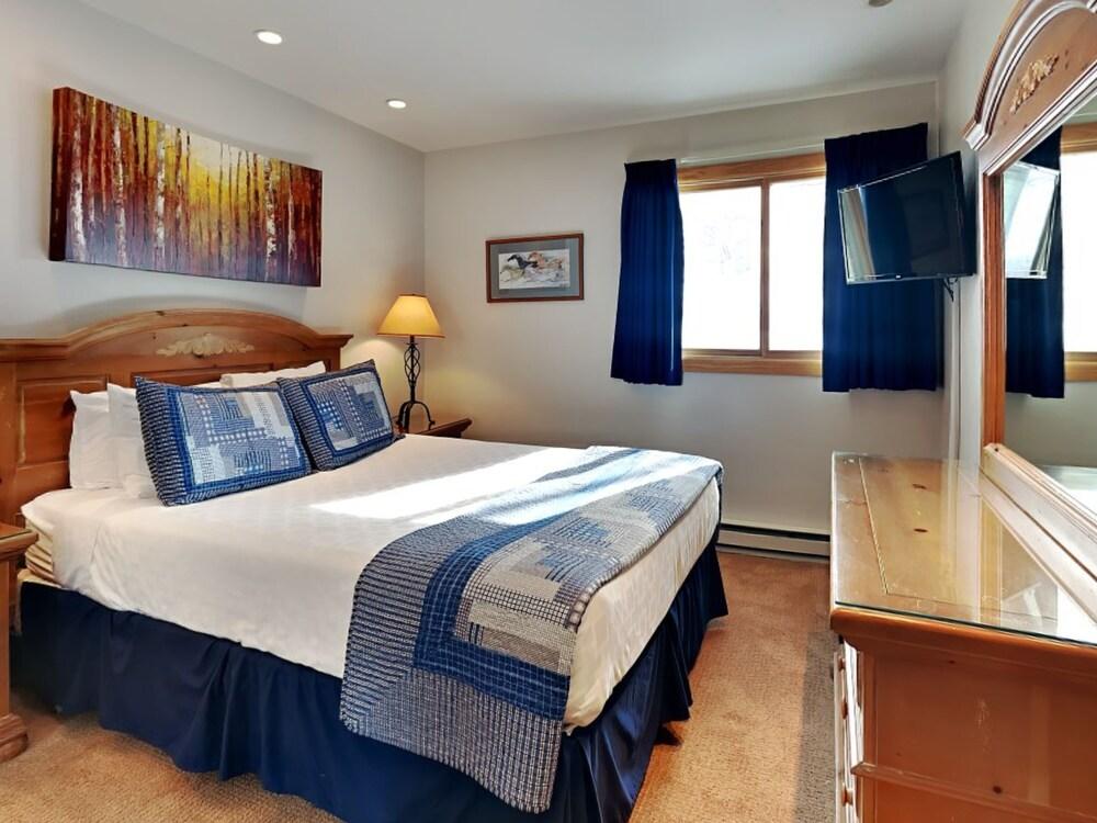 The Timberline Condominiums photo 17