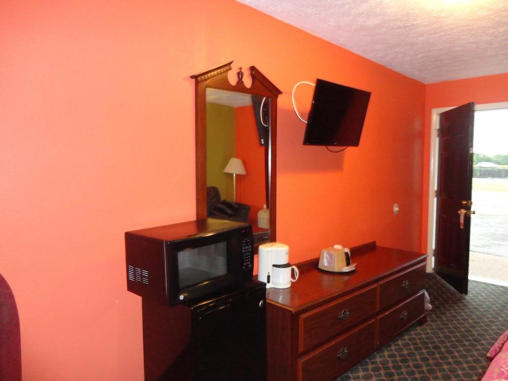 Royal Inn and Suites photo 7