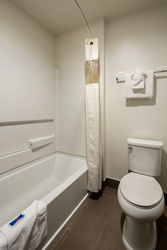 Motel 6 Canoga Park, CA photo 10