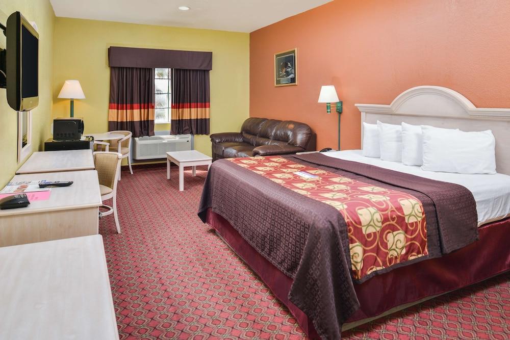 Americas Best Value Inn Houston at FM 1960 & I-45 photo 8
