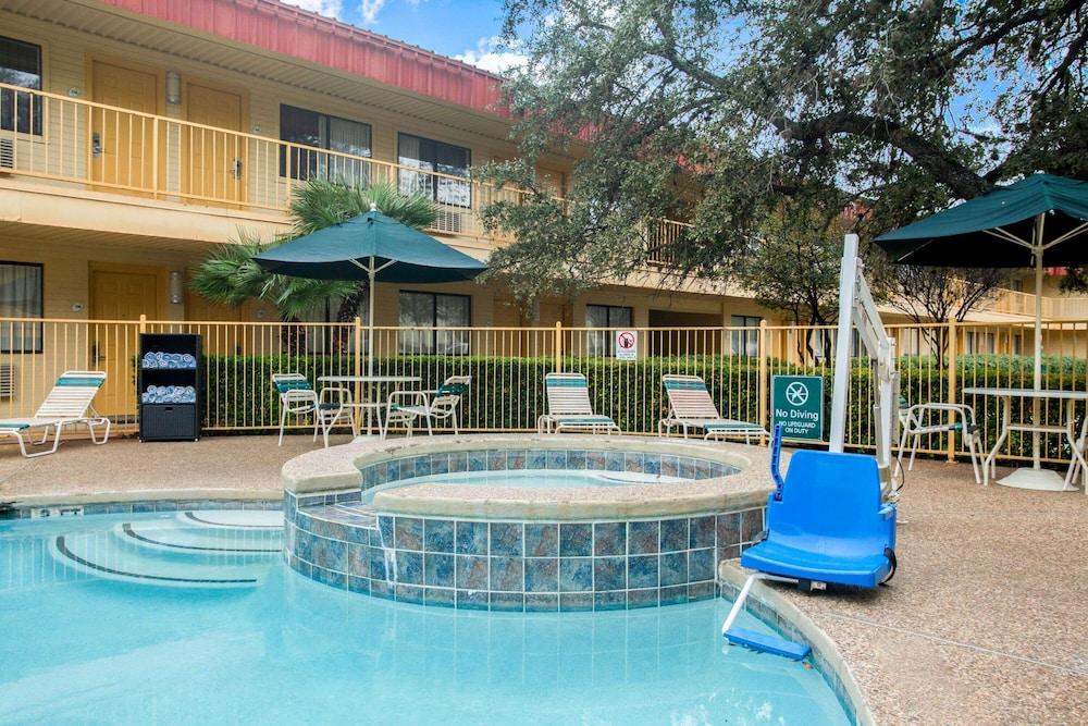 La Quinta Inn by Wyndham San Marcos photo 45