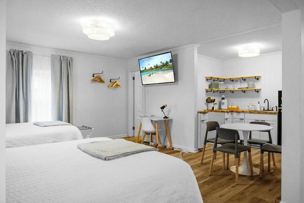 Boardwalk Inn photo 56