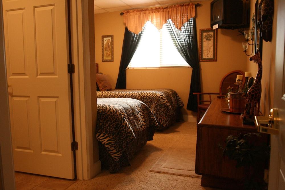 Monroe Street Suites photo 14