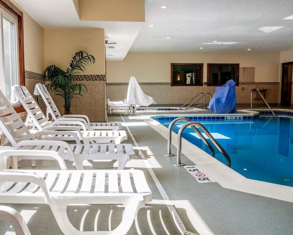 Comfort Suites Benton Harbor - St. Joseph photo 25