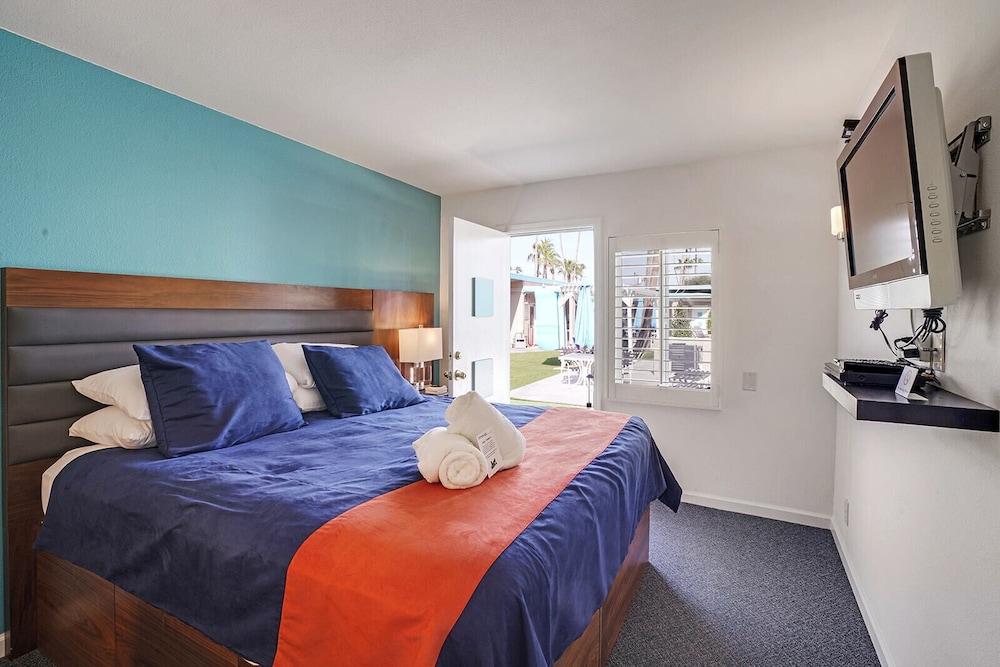 Inndulge -- A Modern Gay Men's Resort photo 5