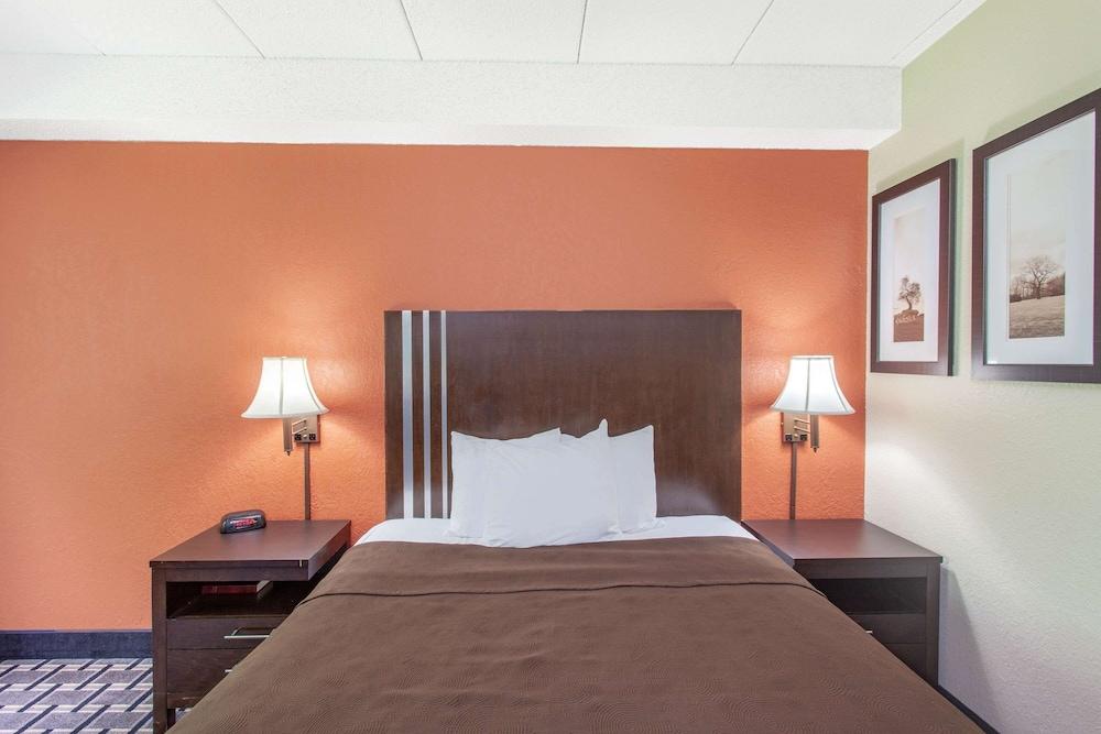 AmericInn by Wyndham Cloquet photo 11