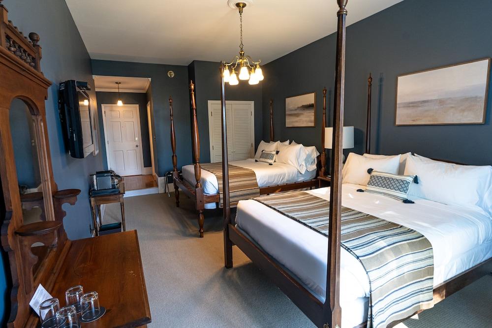 Homeport Inn and Tavern photo 35