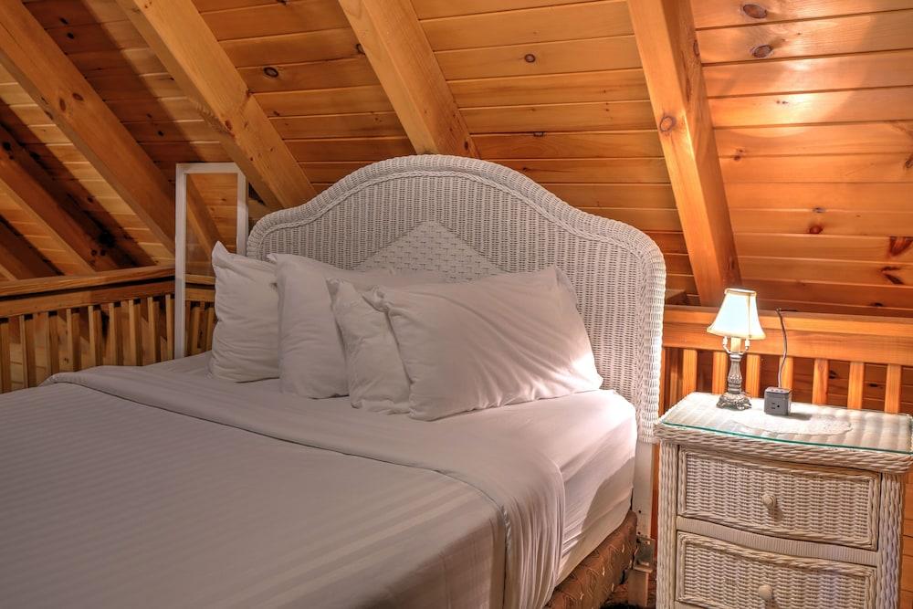 Cricket Hill Lodge & Cabins photo 41