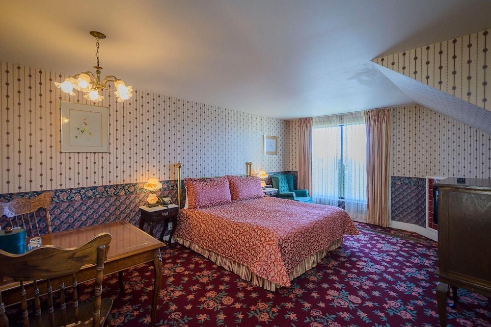 Hill House Inn photo 55