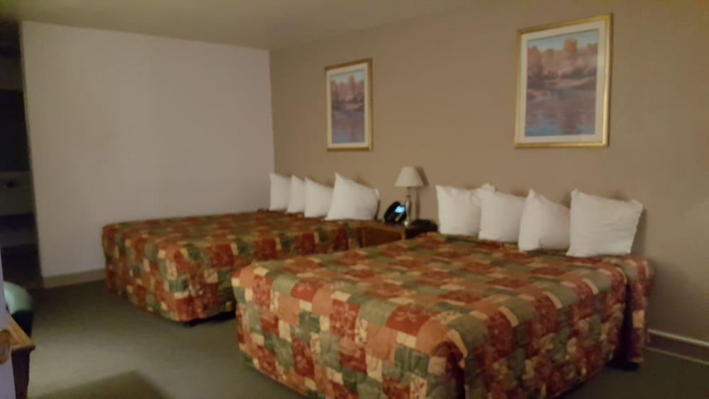 Sagebrush Inn photo 3