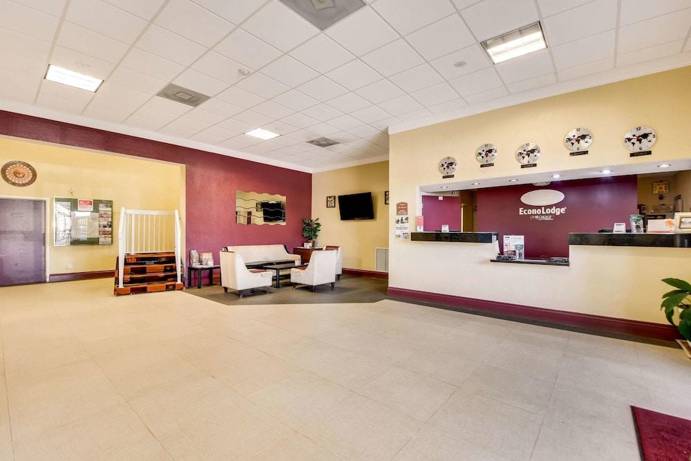 Econo Lodge Tampa near Busch Gardens photo 27