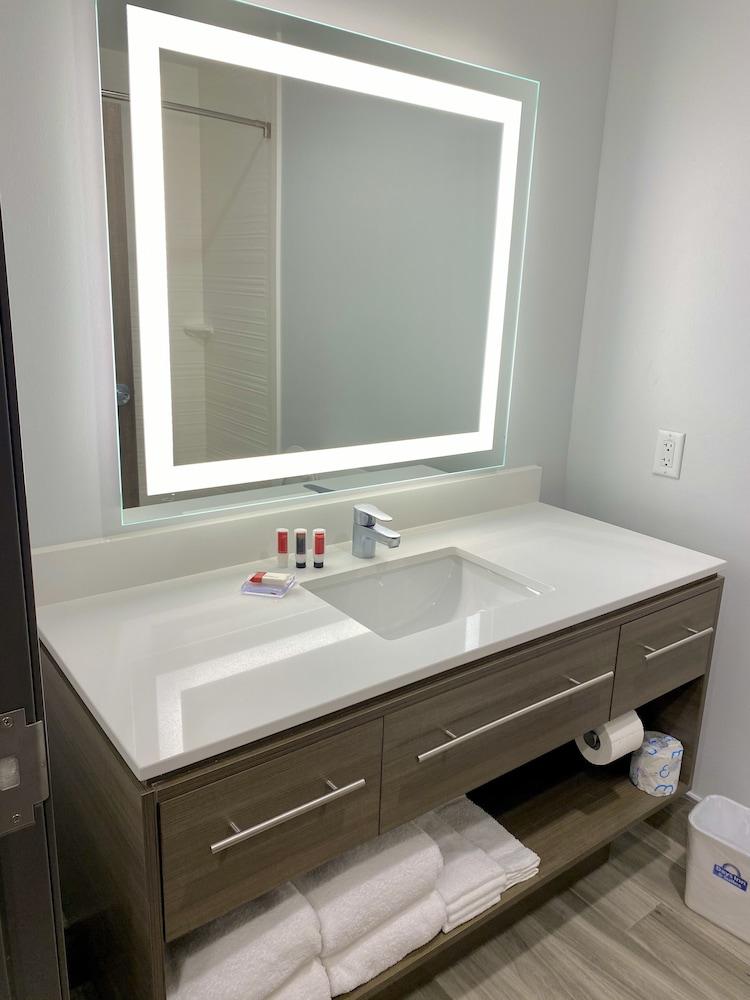 Days Inn & Suites by Wyndham Beaumont West / I-10 & Walden photo 15