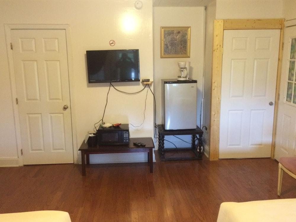 Dixie Plaza Hotel photo 8