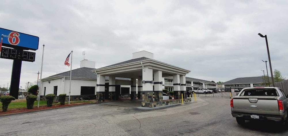 Motel 6 Memphis, TN - Graceland photo 8