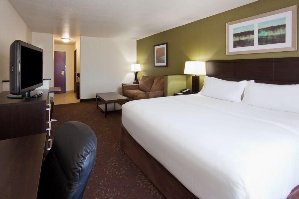 Holiday Inn Express & Suites Aberdeen by IHG photo 11