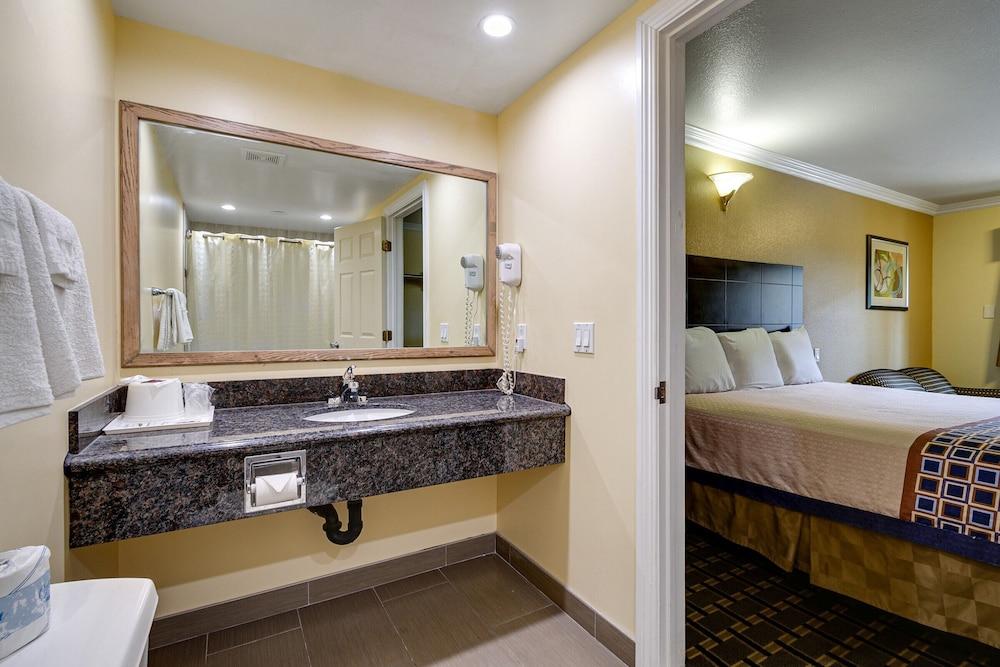 Hacienda Inn photo 17