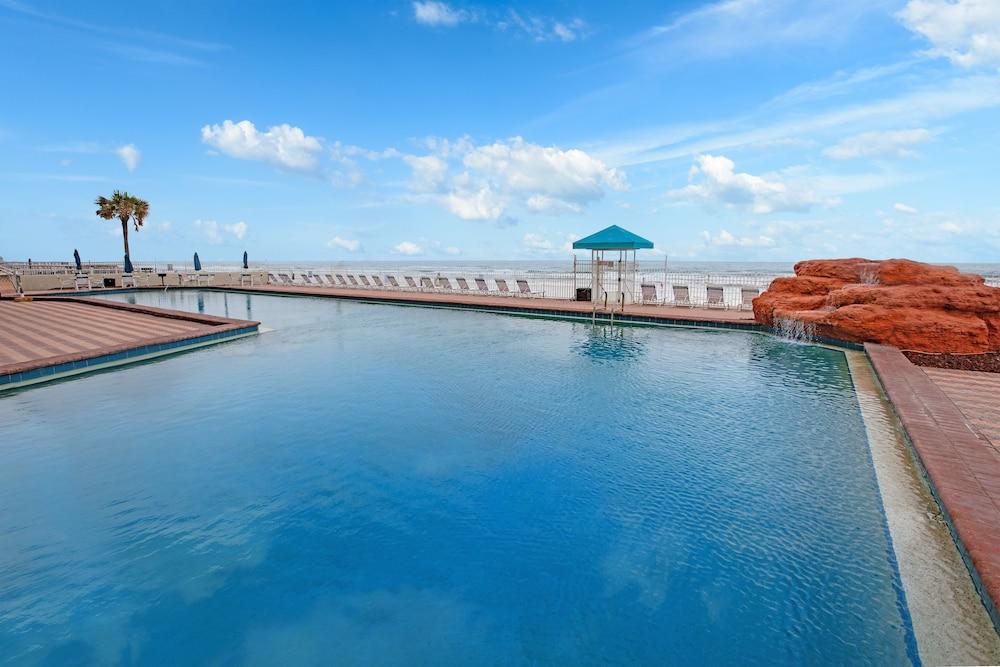 Harbour Beach Oceanfront Resort photo 12