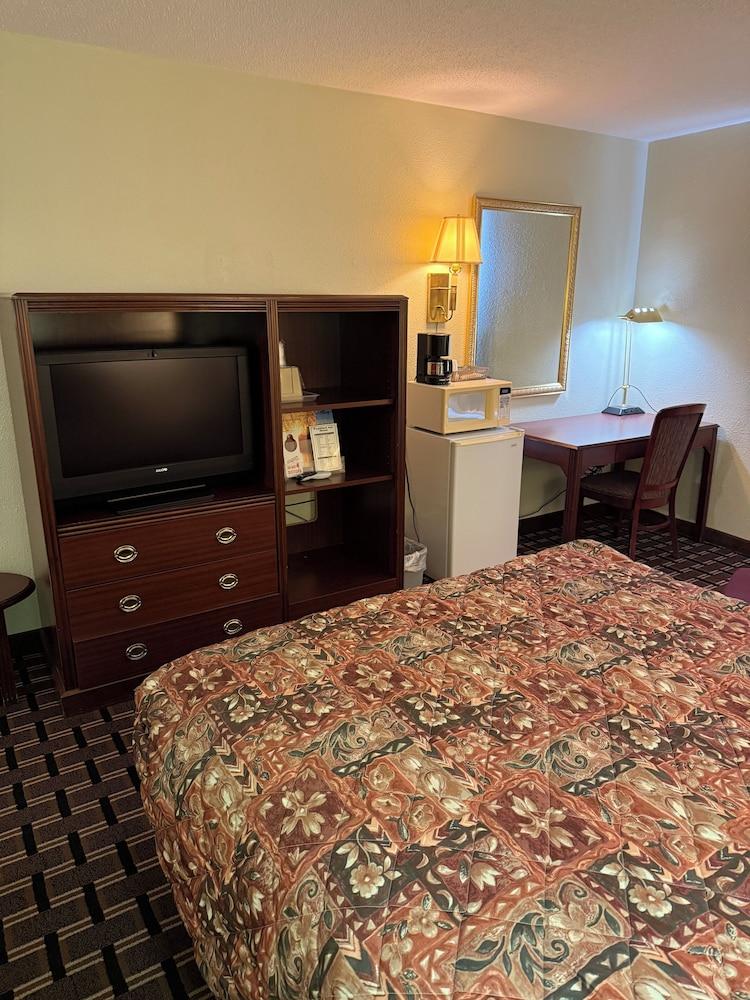 Peddlers Inn Motel photo 6